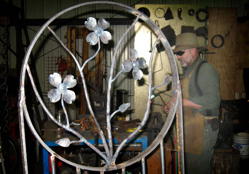 Blacksmith-9.jpg :: Blacksmith, gate, flower,leaf