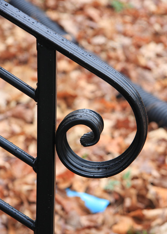 Outdoor Bannister_1.jpg :: Outdoor bannister detail.