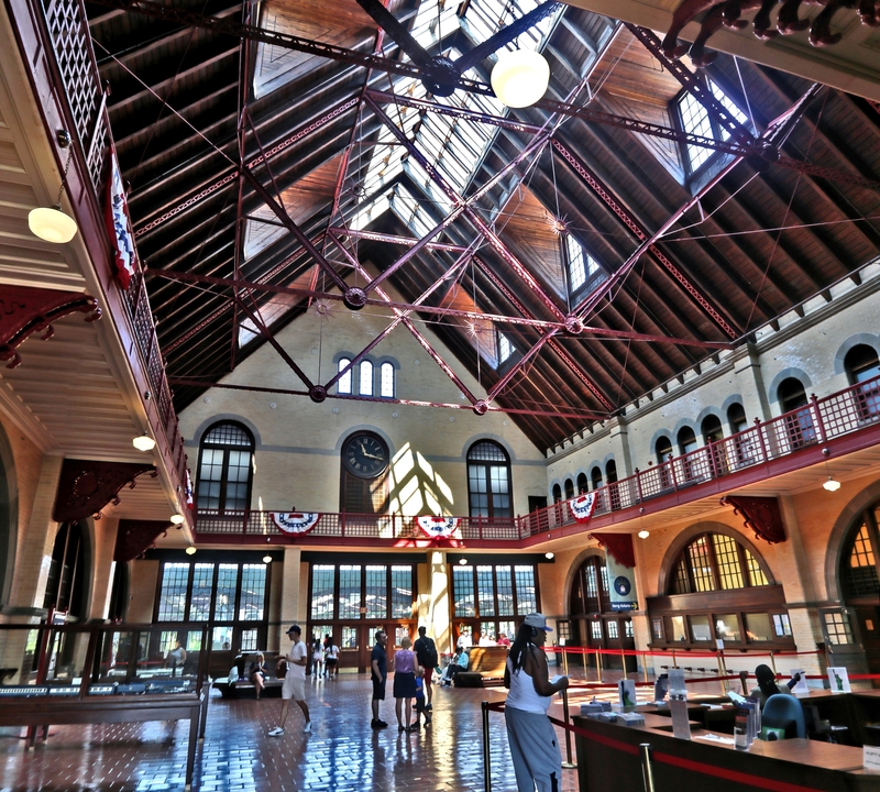 Jersey City Central Station Interior 03A Pano.jpg