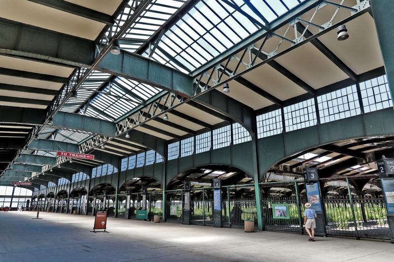 Jersey City Central Station Interior Concourse 04A.jpg