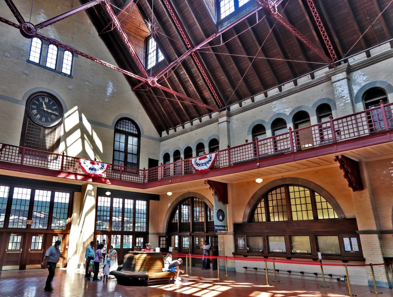Jersey City Central Station Interior Terminal 03A.jpg