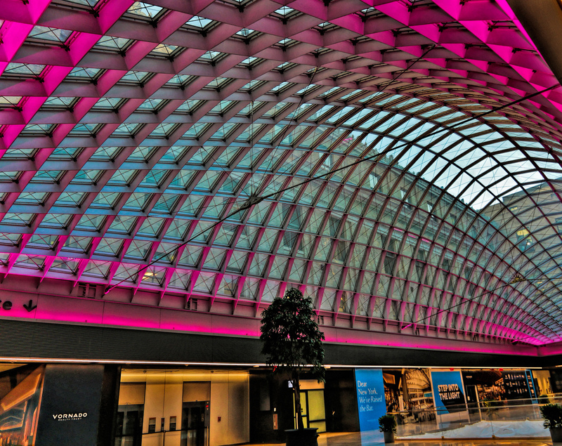Manhattan Moynihan Train cross hall 01A.jpg