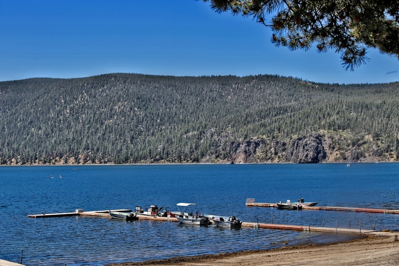 Oregon Paulina Caldera Lake 03A.jpg