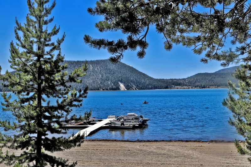 Oregon Paulina Caldera Lake 05A.jpg