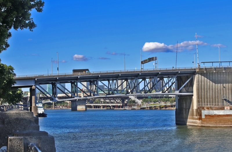 Oregon Portland Willamette River Bridges 01A.jpg