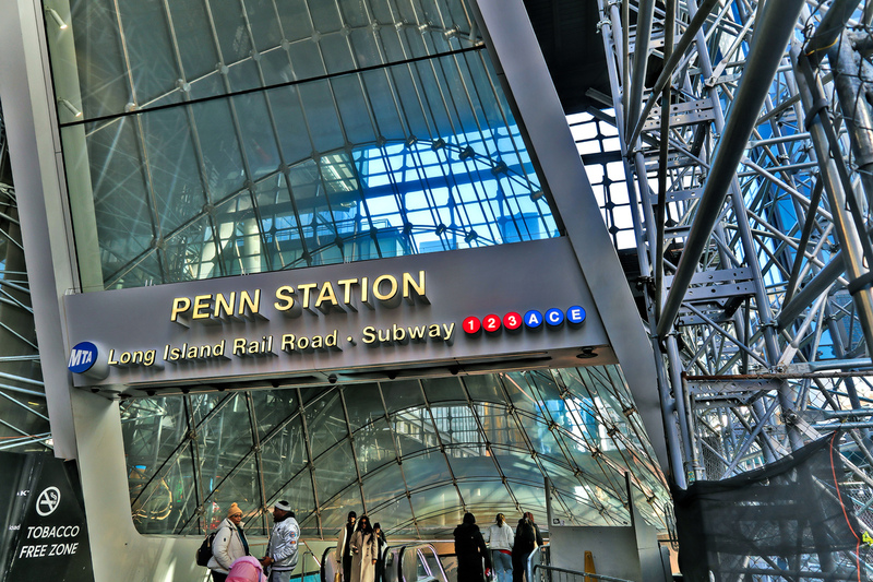 Penn Station Concourse entrance LIRR 01A.jpg