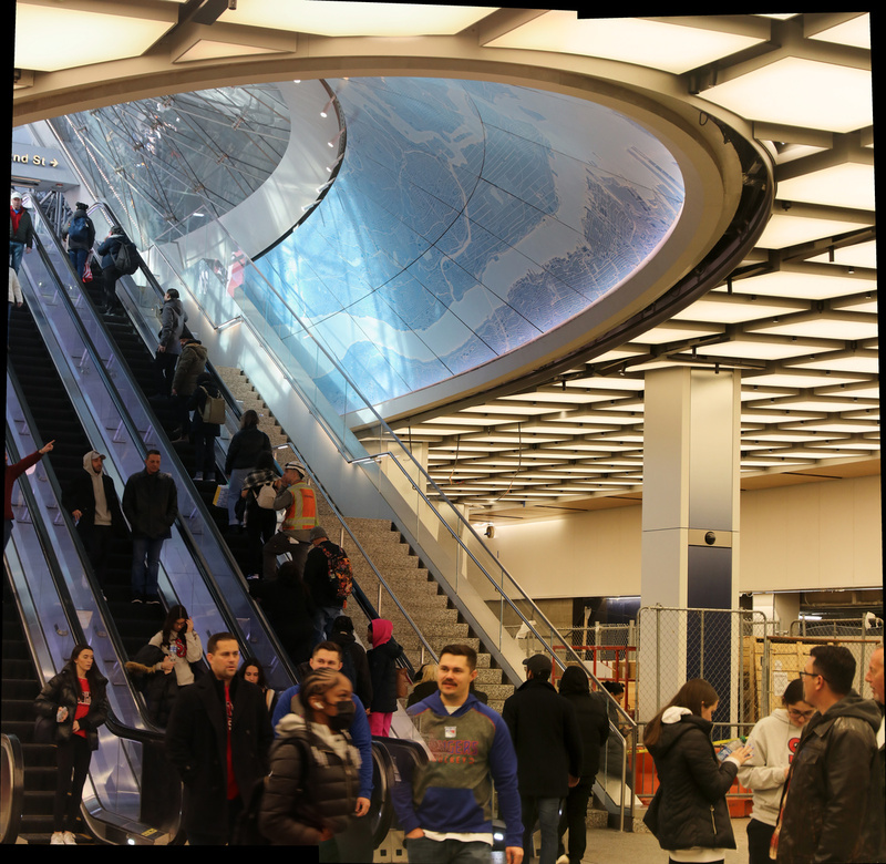 Penn Station Concourse entrance LIRR pano 01A.jpg