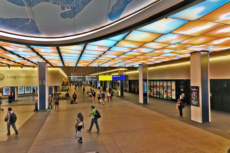Penn Station LIRR Concourse 01A.jpg
