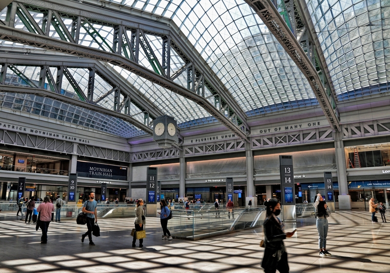 Penn Station Moynihan Hall 02A.jpg
