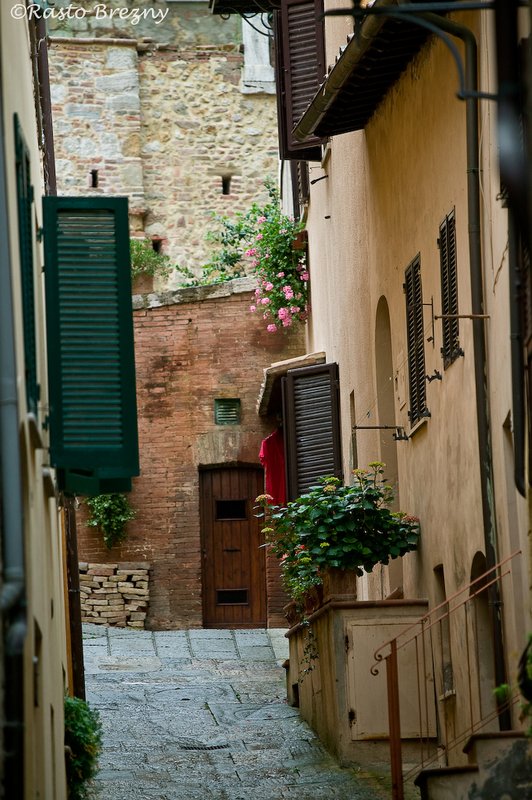 Alley Montepulciano.jpg