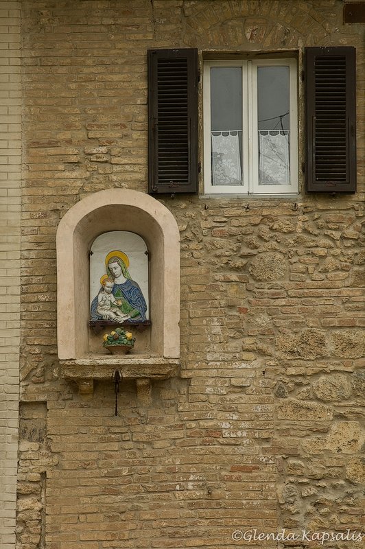 Altar San Gimignano.jpg
