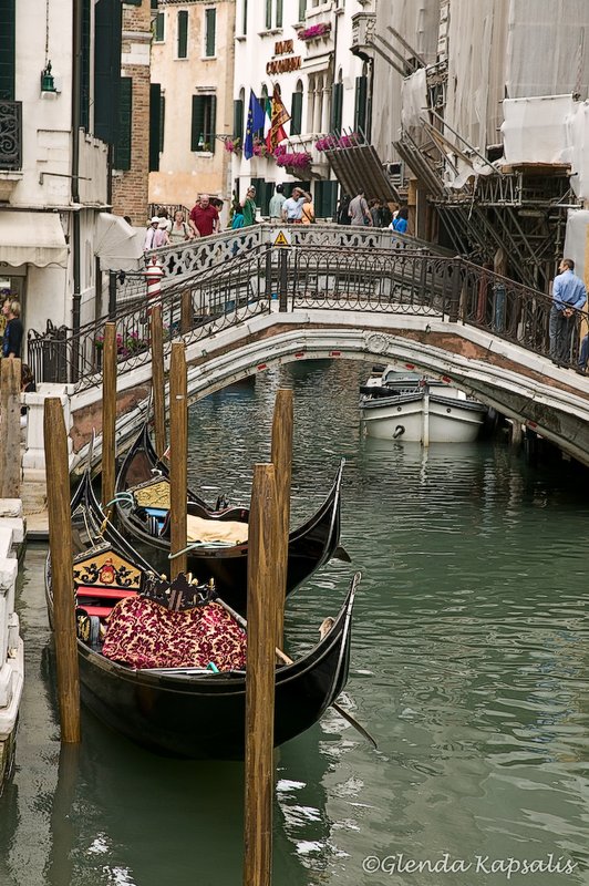 Bridges Gondolas Venice.jpg