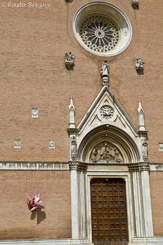 Church2 Siena Tuscany.jpg