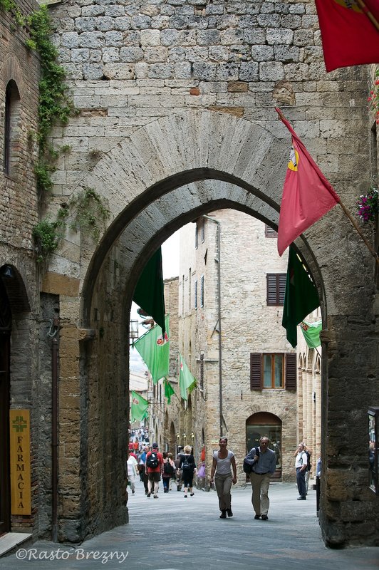 Flags San Gimignano.jpg