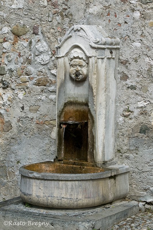 Fountain Udine.jpg