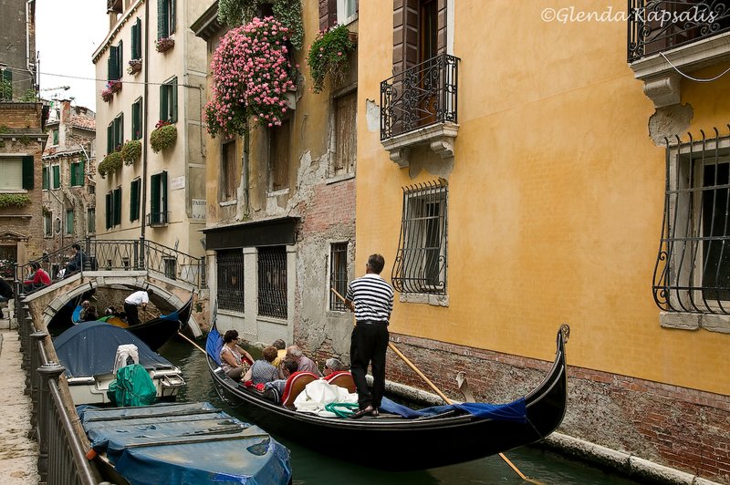 Gondola Canal Venice.jpg