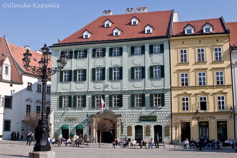 Hlavne namestie Bratislava.jpg