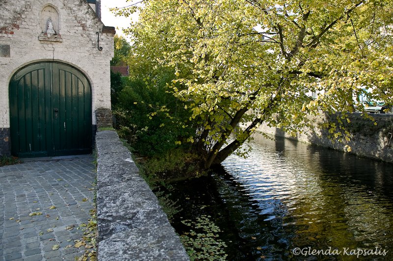 House on Canal2 Bruges.jpg