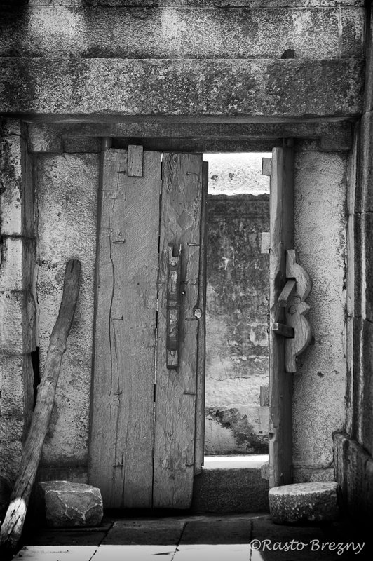 Jain_TempleBW.jpg :: Gate to Jain Temple in Bangalore, India