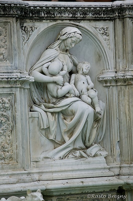 Piazza del Campo sculpture2.jpg