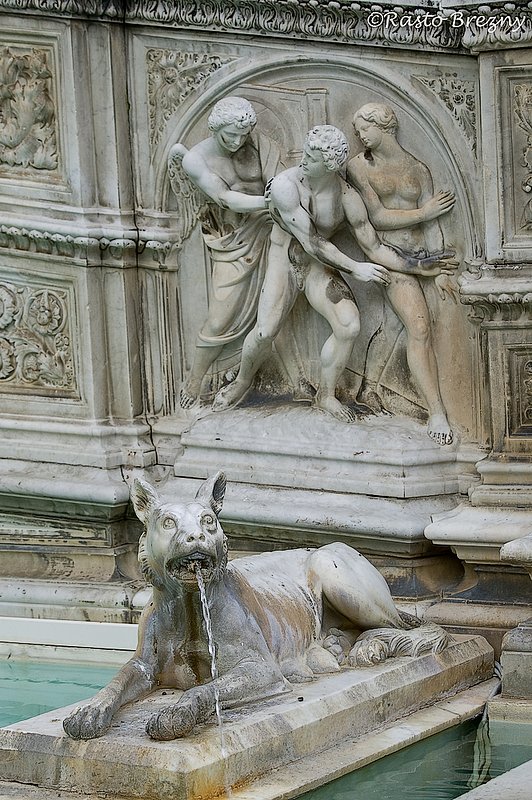 Piazza del Campo sculpture4.jpg