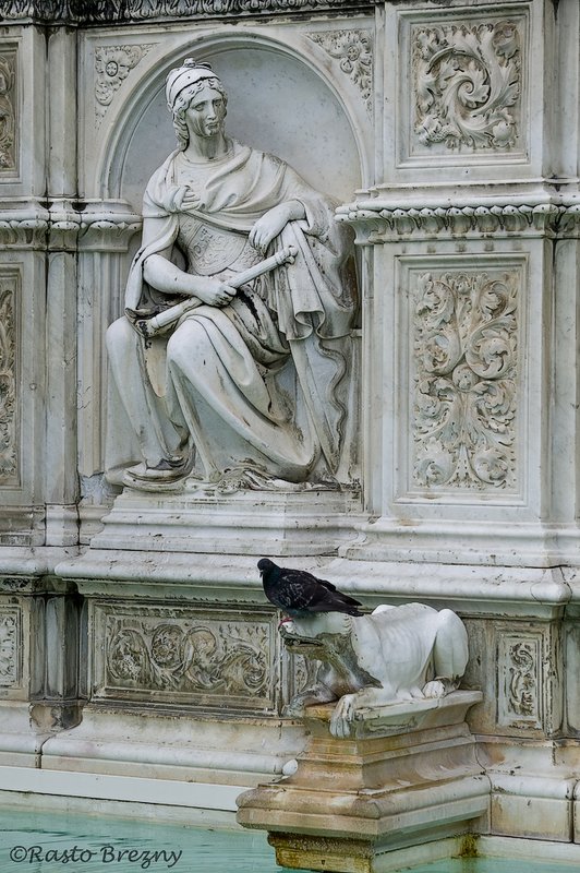 Piazza del Campo sculpture5.jpg