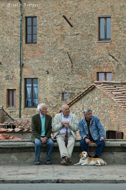 Residents Volterra Tuscany.jpg