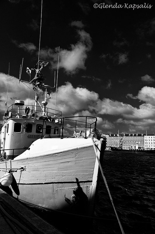Tug_Boat_CopenhagenBW.jpg