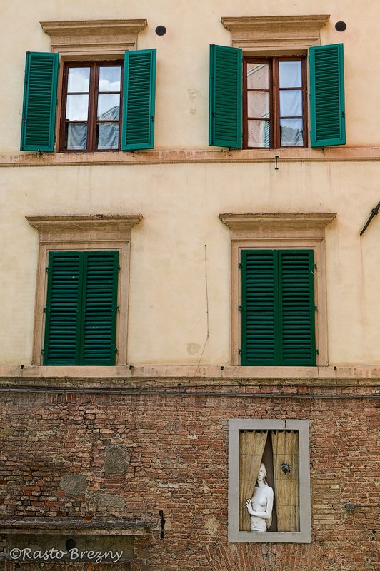 Voyeur Siena Tuscany.jpg