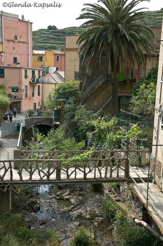 Walkway Manarola Cinque Terre.jpg
