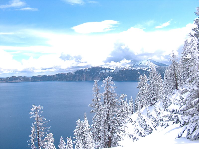 Crater Lake Snow Oregon.jpg