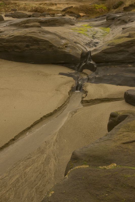 Small Water Channel Yachats Oregon 3418.jpg