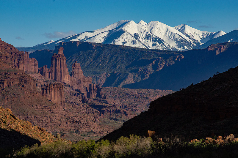 Fisher Towers La Sal Mountains Moab UT IMGP7364.jpg :: Fisher Towers and the La Sal Mountains, Moab, Utah IMGP7364