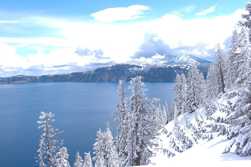 Snow Early June Crater Lake National Park (OR-0466).jpg