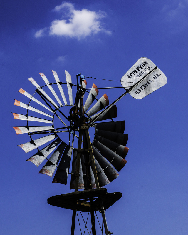 1BataviaAppletonRedframe.jpg :: Windmill  Appleton Manufacturing Co  Batavia Illinois