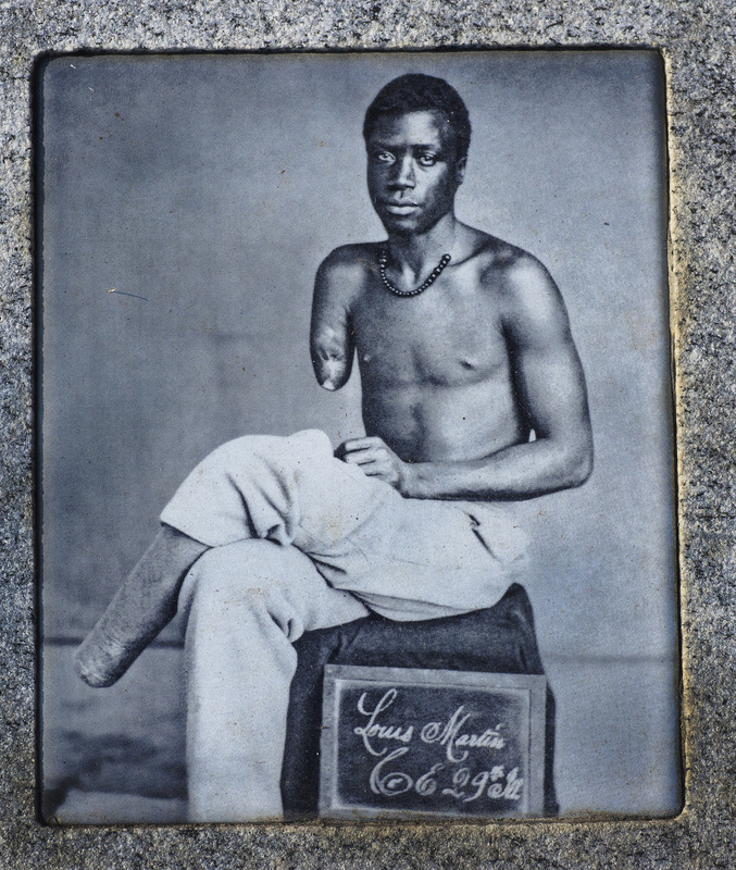 651.jpg :: Photo of Pvt. Lewis Martin on his tombstone 