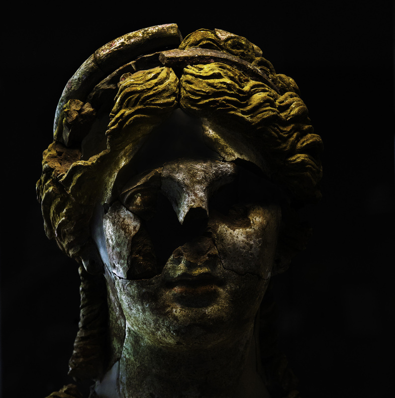 Goddess_ExRedframe.jpg :: The Broken Goddess