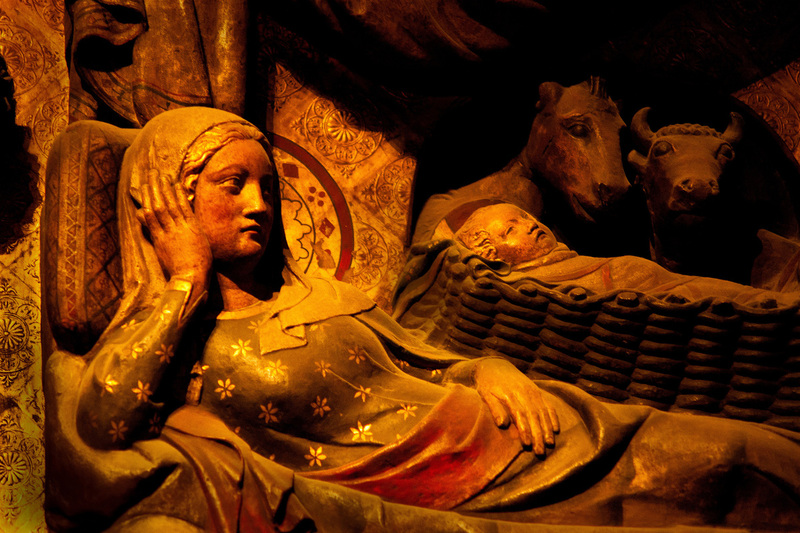 NotreDameStatue.jpg :: Mary and Child, Notre Dame Cathedral