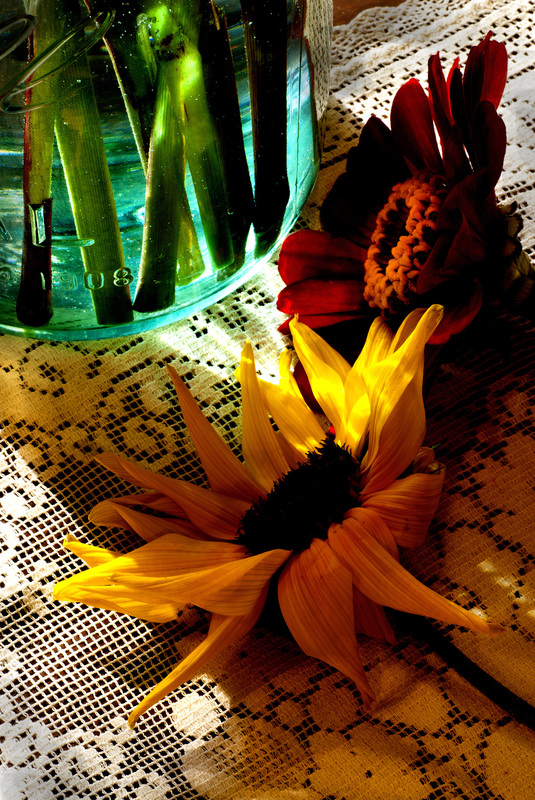 SunflowerZinniaVase.jpg :: Mason Jar with Sunflower and Zinnia