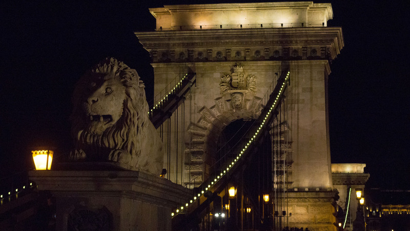 ChainBridge01Budapest.jpg :: Chain Bridge over the Danube River, Budapest, Hungary