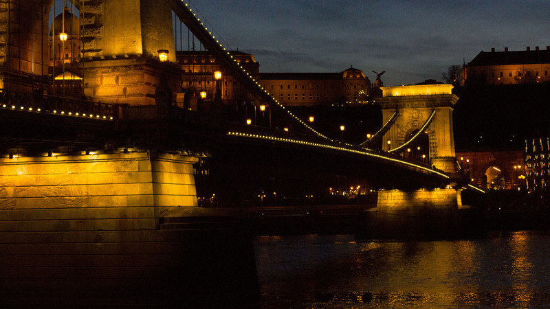ChainBridgeBudapest02.jpg :: Chain Bridge over the Danube River, Budapest, Hungary
