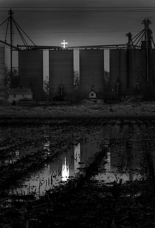 Cross on Grain Elevator 1.jpg :: Cross on Grain Elevator, Seymour, Illinois             