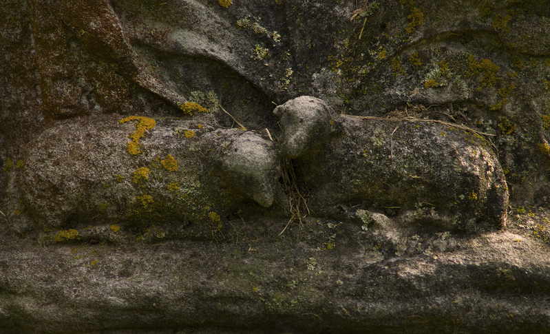 Lamb1.jpg :: Lambs on Child's Gravestone  Name and Date not Legible