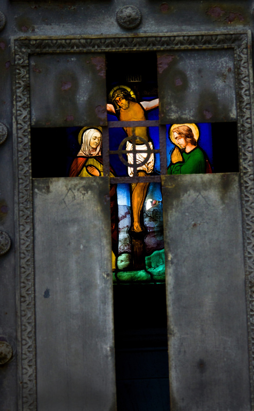 MontparnasseSG3.jpg :: Stained Glass Window in Mausoleum, Montparnasse Cemetery, Paris