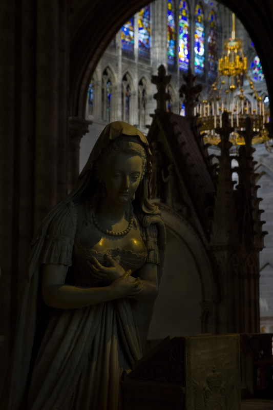 St Denis Paris 08.jpg :: Statue in the Basilica of St Denis