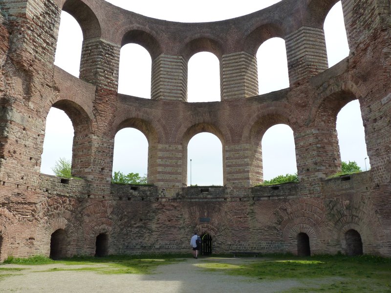 Arched Windows.jpg :: Window Wall on a grand Scale