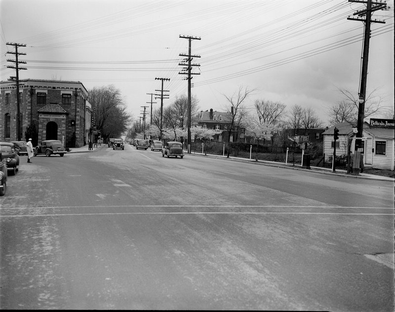 129A-C Wisconsin Ave looking N East West Hwy Bethesda Journal Bank of Bethesda 1940.jpg