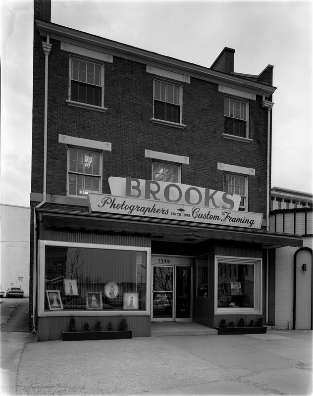 8403-1 Brooks Photographers 1984 7349 Wisconsin Ave.jpg