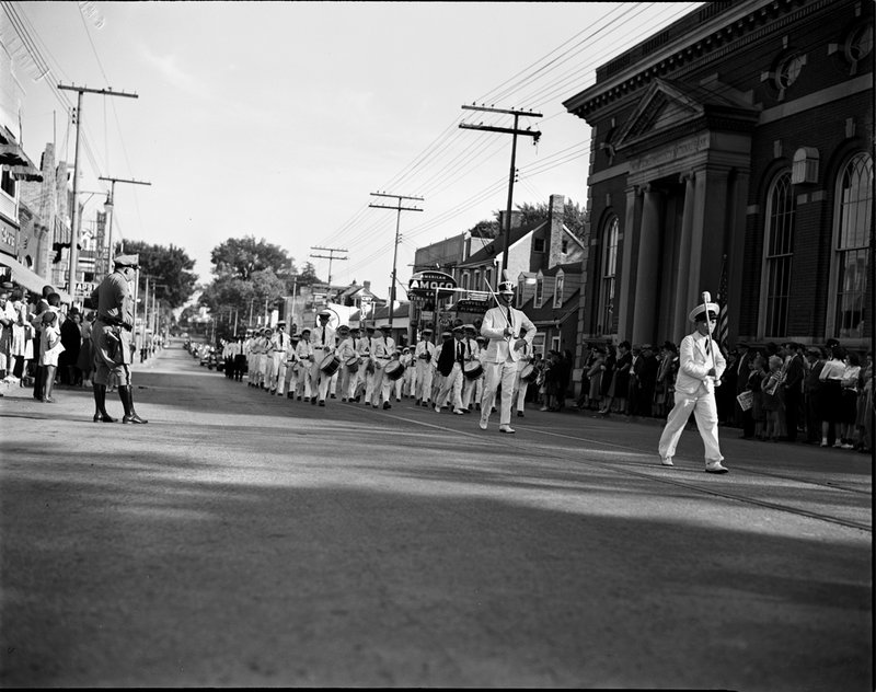 A308-1 Rockville Parade Montgomery Ave Rockville Pike Montomgery County National Bank 1940.jpg