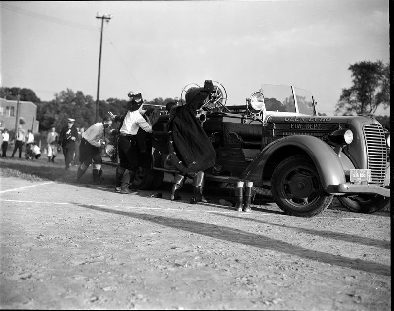 A308-2 Rockville Fire Dept Parade Show Glen Echo Fire Dept Truck 1940.jpg